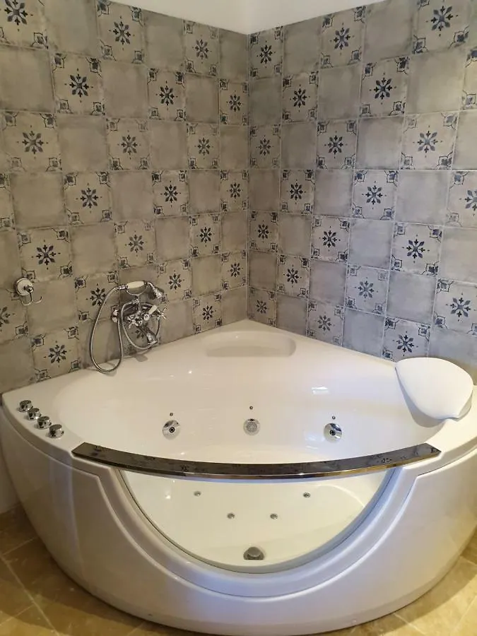 Domaine Les Bayles Bed & Breakfast Saint-Trinit
